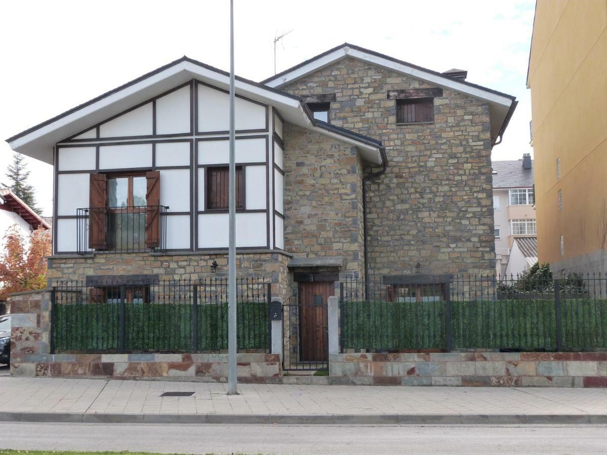 ハカ Casa Con Jardin Frente Ciudadelaヴィラ エクステリア 写真